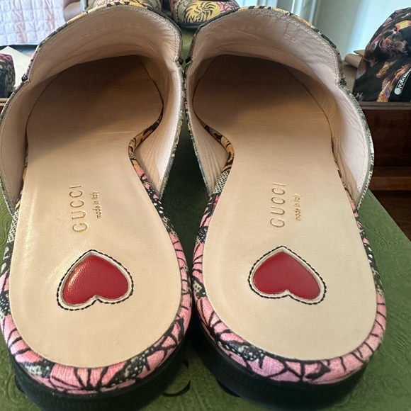 Excellent pre loved conditions Gucci Flats - Picture 3 of 16